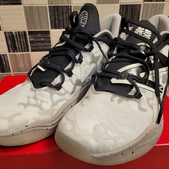 New Balance men's athletic shoes - Picture 5 of 12